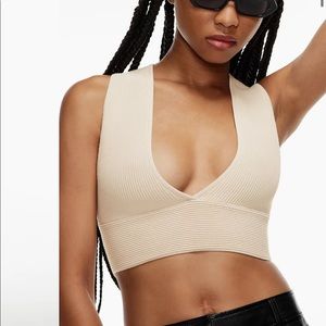 Babaton Aritzia
Sculpt Knit Deep V Tank size XS in Matte Pearl